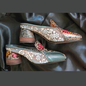L'Artiste by Spring Step Foxxa-Blum style mules featuring hand painted flowers